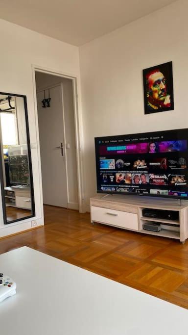 Nice Loft With Romantic View Over The Eiffel Tower Paris Eksteriør billede